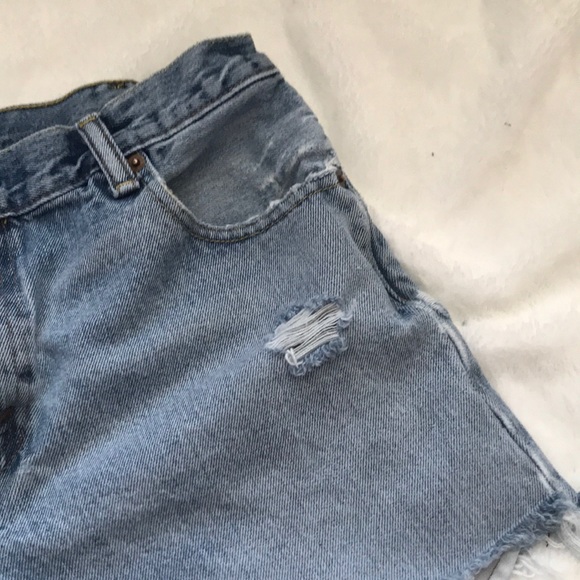 Levi’s 517 High Waisted Distressed Raw Hem Cutoffs - Picture 3 of 12